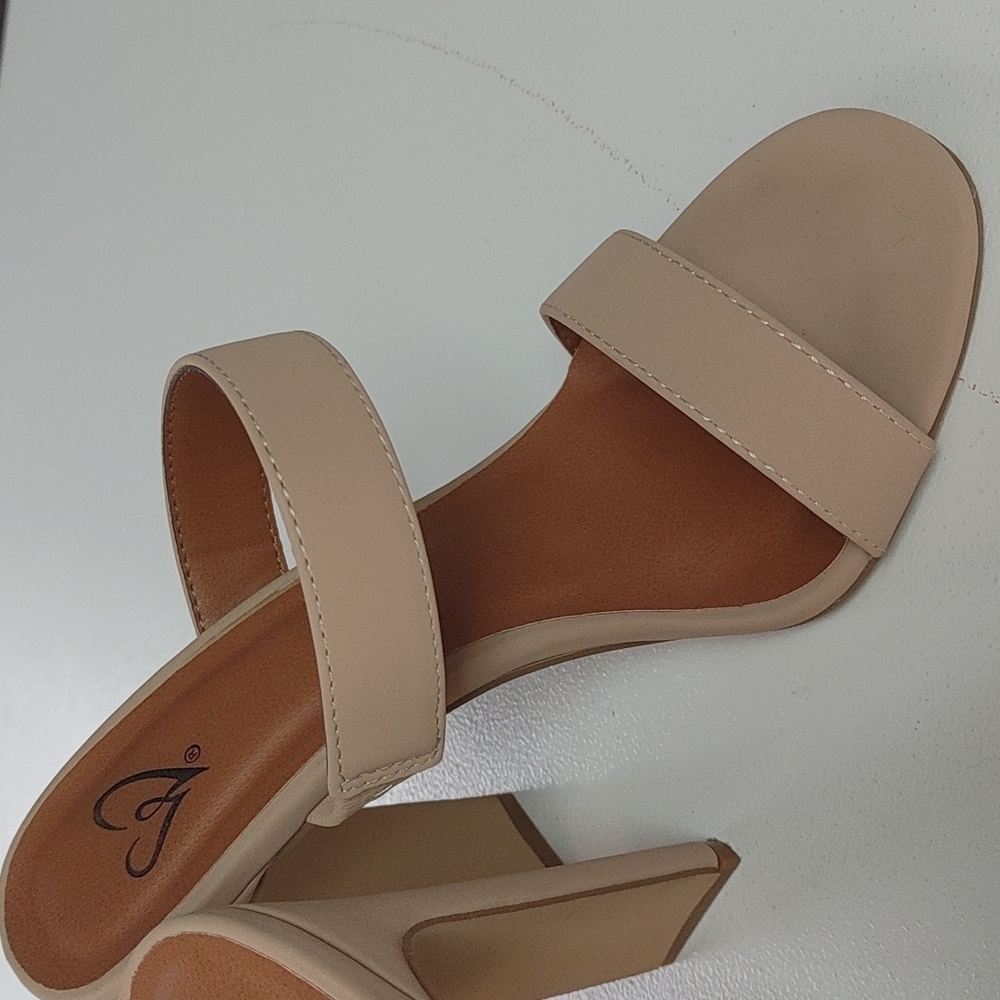 Heels - Picture 2 of 6